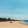 Pantai Mengiat, Tampilkan View Alam Indah dengan Hamparan Pasir Putih Luas