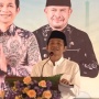 Bupati Purwakarta Saepul Bahri Binzein Dicium Emak-emak Saat Blusukan
