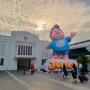 Balon Raksasa Setinggi Lebih dari 10 Meter Sambut Wisatawan di Stasiun Yogyakarta
