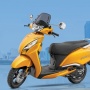 TVS Indonesia Edukasi Keselamatan Jalan Raya dengan Bagikan Ratusan Helm Anak