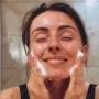 4 Cleanser Kandungan Succinic Acid Atasi Jerawat Aman untuk Kulit Sensitif