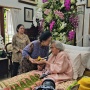 Di Usia 100 Tahun, Istri Jenderal Hoegeng Dihadiahi Selimut oleh Megawati, Kapolri Ikut Menyambut