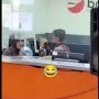 Viral Pegawai di Loket Asyik Nge-Game saat Antrean Warga Membludak: Push Rank Dulu Lah!