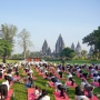 Masyarakat Urban Makin Sadar Hidup Sehat, Intip Keseruan International Yoga Day di Candi Prambanan