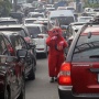 Belajar Ikhlas dari Macet: Psikologi Bertahan Hidup di Jalanan Jakarta