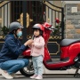 Stop Bonceng Anak di Depan! Ini Panduan Aman Berkendara Motor yang Sering Diabaikan