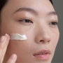 Atasi Bruntusan, Ini 5 Rekomendasi Sunscreen Lokal untuk Kulit Berjerawat