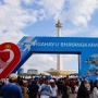 Warga Serbu Monas untuk Rayakan HUT ke-79 Polri