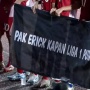 Pemain Timnas Putri Indonesia Demo Erick Thohir, Spanduk Langsung Dirampas!