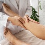 Scrub Badan Berapa Kali Seminggu? Intip 5 Rekomendasi Produk Terbaik dan Harganya
