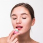 5 Rekomendasi Lip Balm Mengandung Niacinamide untuk Mencerahkan Bibir Hitam