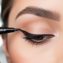 Eyeliner yang Bagus dan Tahan Lama Merk Apa? Ini 5 Pilihan Produknya yang Anti Luntur