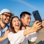 5 Rekomendasi HP Selfie Terbaik 2025, Kamera Depan Jernih dan Auto Glowing
