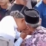 Guru Ngaji Zuhdi Viral: Dari Jual Motor Bayar Denda, Kini Dapat Motor Baru & Hadiah Umrah