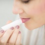 5 Rekomendasi Lip Balm Mengandung Vitamin E, Menutrisi Sekaligus Melembapkan Bibir