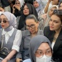 Fitri Salhuteru Duduk Bareng Reza Gladys Mendengar Kesaksian Attaubah Mufid di Sidang Nikita Mirzani