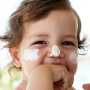 5 Sunscreen Terbaik untuk Bayi 1 Tahun, Lindungi Kulit Si Kecil dari Paparan Sinar UV