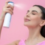 6 Sunscreen Spray yang Aman Dibawa ke Pesawat untuk Kulit Kusam Akibat Travelling