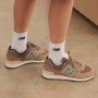 5 Sepatu New Balance Paling Nyaman untuk Jalan Pagi, Kaki Auto Bahagia!