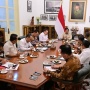 Seskab Teddy Bocorkan Isi Rapat Prabowo dengan Kapolri-Jaksa Agung hingga Tengah Malam