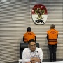 Jadi Tersangka Kasus Pengadaan LNG, 2 Eks Bos Pertamina Resmi Pakai Rompi Oranye KPK