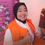 Pakai Rompi Tahanan, Kades di Sukabumi Ini Malah Cengengesan Usai Tilep Dana Desa dan Jual Posyandu