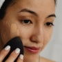 Bagaimana Cara agar Cushion Tidak Luntur Saat Berkeringat? 7 Tips Makeup Tahan Lama di Cuaca Panas