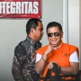 Senyum dan Kepal Tinju Hasto Kristiyanto Setelah Dapat Amnesti