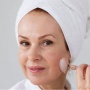 Urutan Skincare Malam untuk Usia 40 Tahun ke Atas, Investasi Terbaik agar Kulit Sehat & Awet Muda