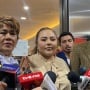 Tangis Pecah di TV! Lisa Mariana Mohon Ampun ke Istri RK: Bu Cinta, Maaf, Lisa Juga Seorang Istri...