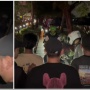 Detik-Detik Pejalan Kaki Ambil Alih Trotoar dari Serbuan Pengendara Motor Tak Sabaran