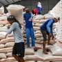 Pemerintah Naikkan Harga Beras, Inflasi Mengintai
