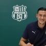 Senyum Manis Jay Idzes Tanda Tangan Kontrak dengan Sassuolo