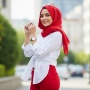 Sambut 17 Agustus, Intip 5 Inspirasi OOTD Merah Putih untuk Wanita Berhijab