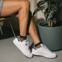 5 Sepatu Adidas Terbaik untuk Jalan Kaki Seharian: Bantalan Sol Empuk, Desain Stylish