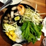 Segar, Menyantap Somtam Thailand Kuah Asam di Raules Cafe & Resto