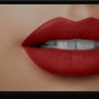 7 Lipstik Glossy Tahan Lama untuk Sehari-hari, Bikin Bibir Berkilau dan Lembap!