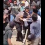 Viral Diamuk Massa saat Demo Pati Ricuh, Detik-detik Polisi Dihujani Pukulan-Tendangan Pendemo