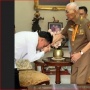 Gibran Kunjungi Try Sutrisno di Tengah Isu Pemakzulan, Cium Tangan Disorot