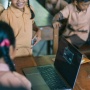 Proyek Laptop Kemensos: Teknologi sebagai Tameng Pemborosan Anggaran?