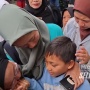 Momen Pilu Putra Mpok Alpa Dikuatkan Para Guru di Rumah Duka: Tetap Semangat Sekolah, Ya Nak!