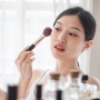 Anti Luntur di Bawah Spotlight: 5 Rekomendasi Bedak & Foundation Ultra Cover untuk Riasan Panggung