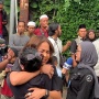 Tiba di Rumah Duka Mpok Alpa, Tangis Melaney Ricardo Pecah