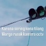 Kesal Sering Kena Tilang, Warga Ramai-ramai Rusak Kamera CCTV Pakai Bambu