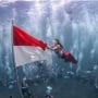 Gubernur Maluku Utara Kibarkan Merah Putih di Bawah Laut Gunung Gamalama