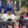 Kenakan Baju Adat Melayu, Aksi Spontan Prabowo Turun Panggung Joget Tabola Bale Curi Perhatian