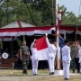 Aksi Heroik Siswa SD di Nagan Raya Aceh Panjat Tiang Bendera Demi Merah Putih Tetap Berkibar