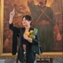 Makna Kebaya Hitam dan Batik Slobog yang Dipakai Cucu Bung Hatta, Sindir Penguasa di Istana Negara?