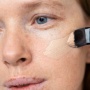 8 Cara Pakai Alas Bedak agar Flawless Tidak Cakey, Ikuti Langkah Ini