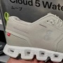 Berapa Harga Sepatu On Cloud? Ini 5 Pilihan Terbaik yang Tahan Air